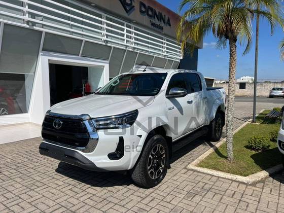 TOYOTA HILUX 2.8 D-4D TURBO DIESEL CD SRX PLUS 4X4 AUTOMÁTICO TOYOTA HILUX 2.8 D-4D TURBO DIESEL CD SRX PLUS 4X4 AUTOMÁTICO